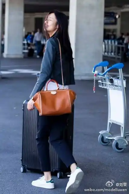 刘雯的这款包包是什么牌子?