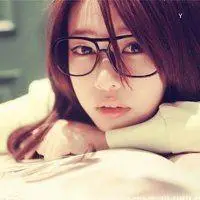 清纯可爱戴眼镜的女生头像真人【点击鼠标右键下载】