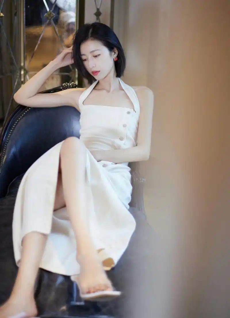 周雨彤性感美照