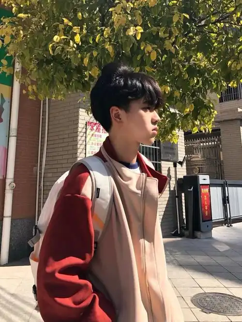 男生头像 点我专辑,还有更多的照片和其他专辑,别错过了记得『点赞』