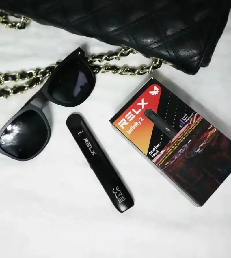 悦刻烟杆,relx的,"你喜欢用悦刻电子烟时加上保护套吗?它 - 抖音