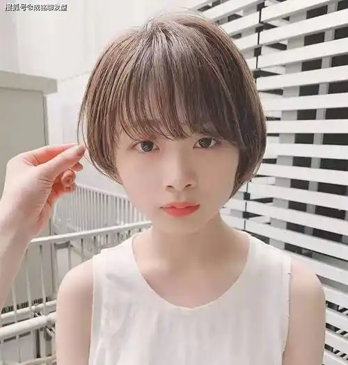 原创圆脸微胖适合什么样的发型三种短发显脸小又减龄好打理又时尚