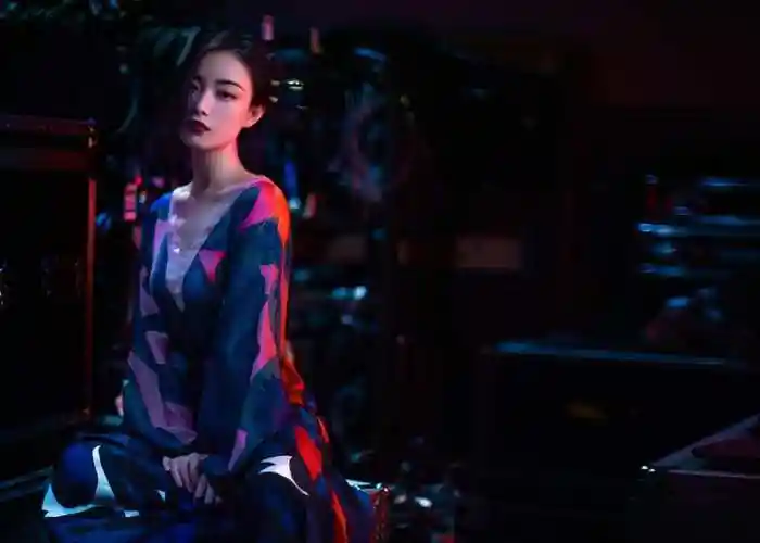 倪妮主演话剧幺幺洞捌剧照曝光越发有韵味