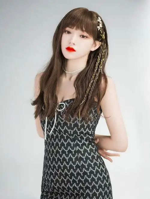 程潇最新品牌大片公开吊带短裙搭黑西装尽显好身材美貌能鲨人