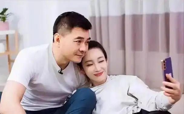 王新军与秦海璐巨婴症儿子现已9岁看到长相后网友大为吃惊