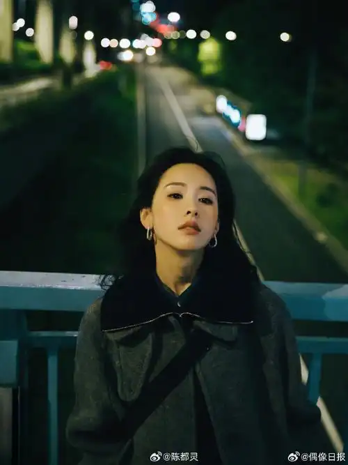 陈都灵天桥plog##陈都灵复古港风妆