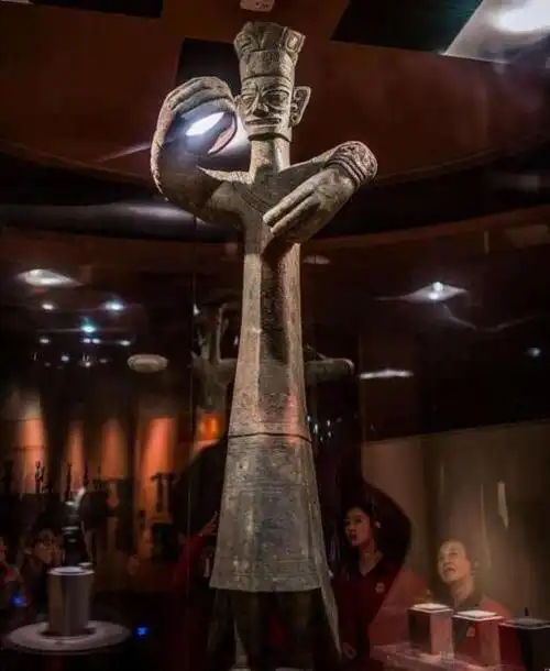 诡异事件-三星堆背后有什么恐怖秘密(三星堆挖掘诡异事件挖出手机)