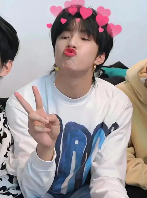 刘耀文的一些神图 图片来自网络.