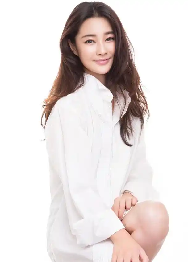 演员佳琪,气质白衬衣写真