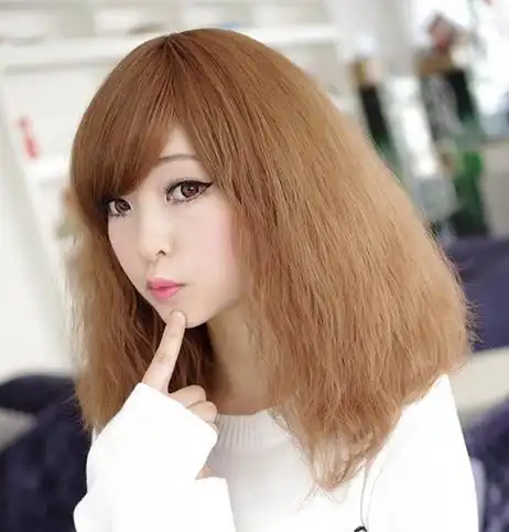 女生最新齐肩玉米烫发型图片