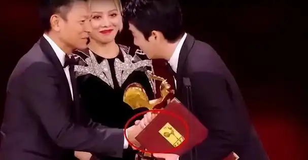 景甜:让万达亏了10个亿,成龙都不敢惹的女人,她的背景有多强大