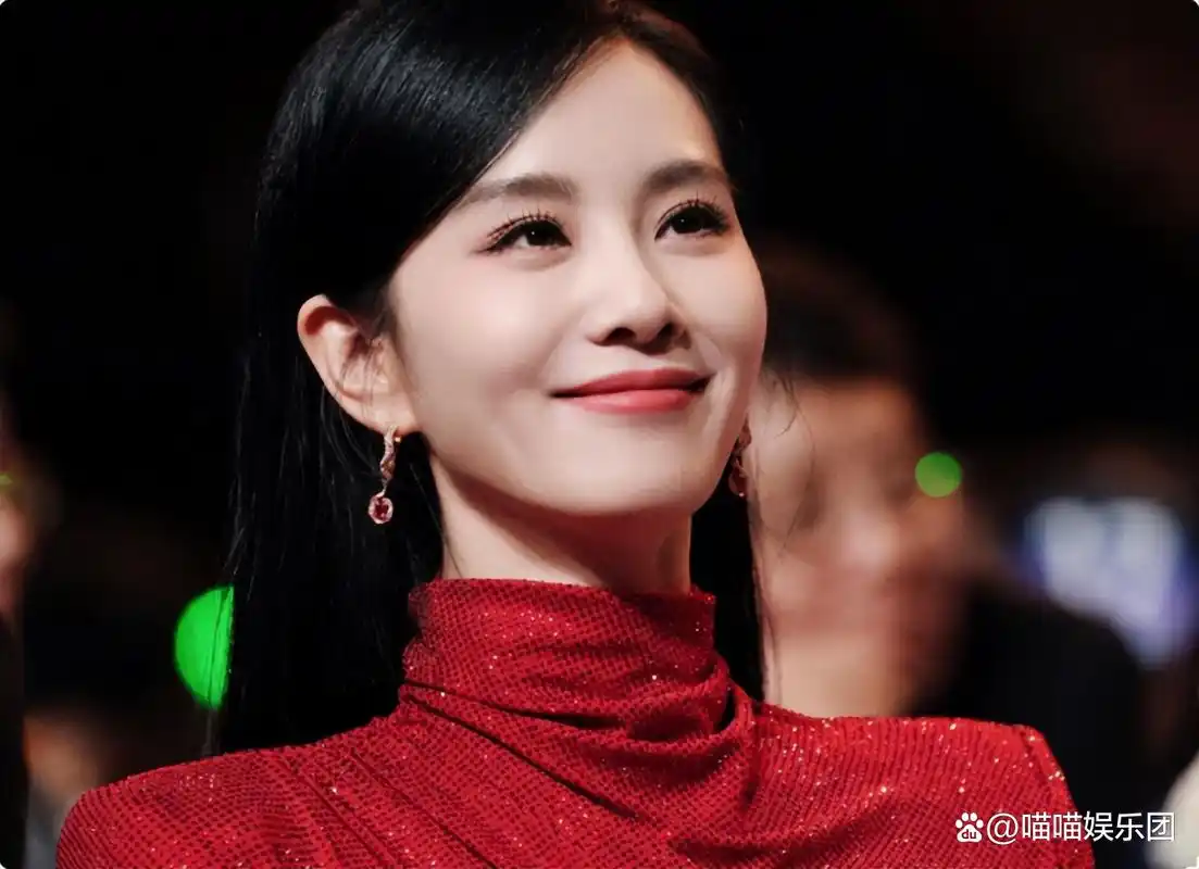 36岁刘诗诗太惊艳,"人松肉紧",风情万种,水蛇腰撩人于无形