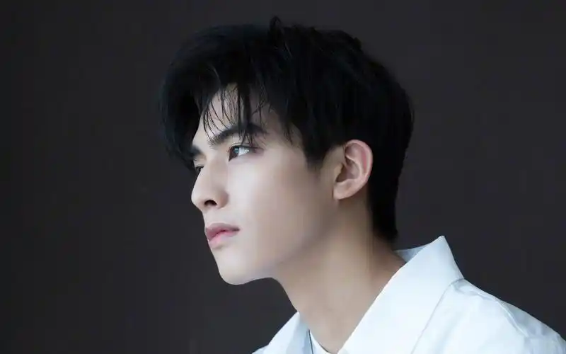 娱乐圈男明星的侧面照,令你心动了吗?