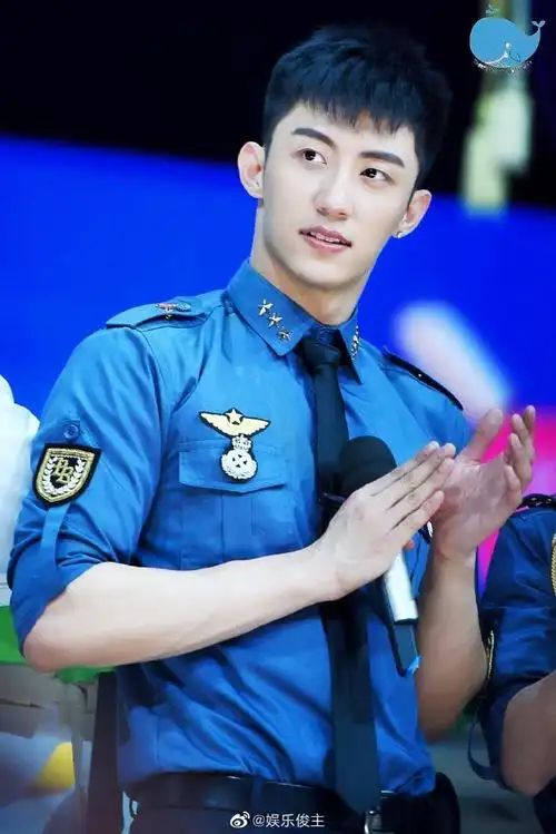 黄景瑜亲爱的戎装剧照