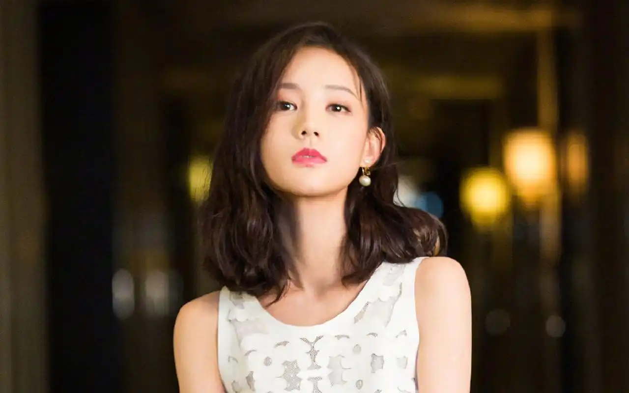 李一桐妩媚动人写真图片桌面壁纸高清大图预览1920x1200_大陆明星下载