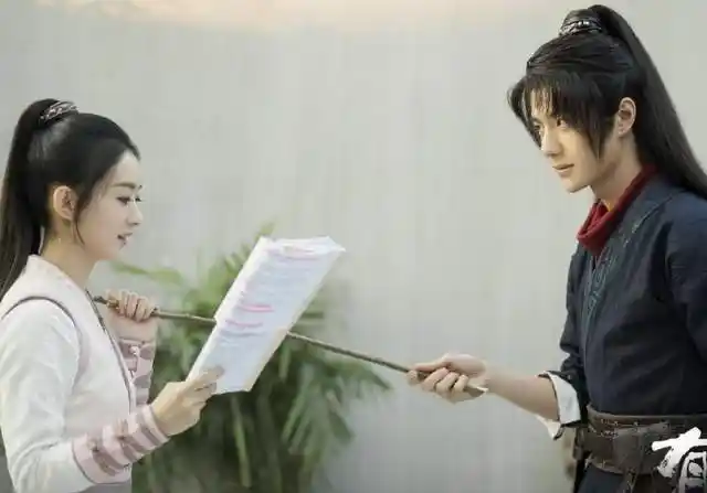 《有翡》王一博是与赵丽颖搭档组cp,而此次王一博是与宋轶组cp,宋轶的