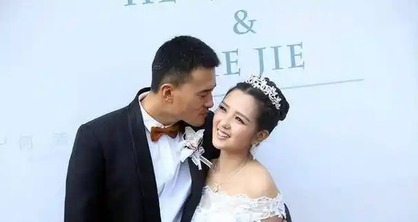 有一种差距叫释小龙何洁分手,13年后一个身价过亿,一个捉襟见肘