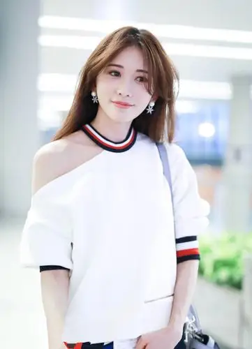 2020春夏季新款林志玲明星同款白色针织衫撞色斜肩宽松t恤女上衣