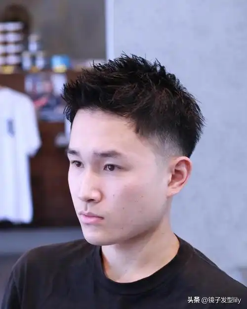 男生头发造型图片(最流行的三种男士发型)(3)