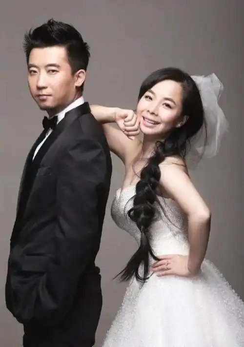 回顾星光大道王二妮放弃百万年薪下嫁农村如今活成这样