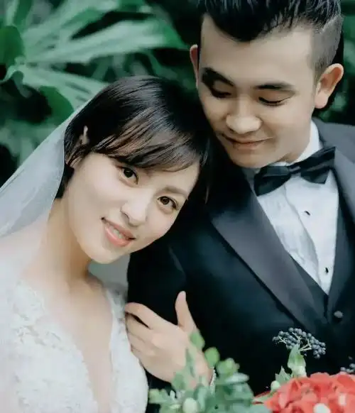 她的老公刘畅,是个挺有名的导演,之前还导过一部特别火的剧叫《最好的