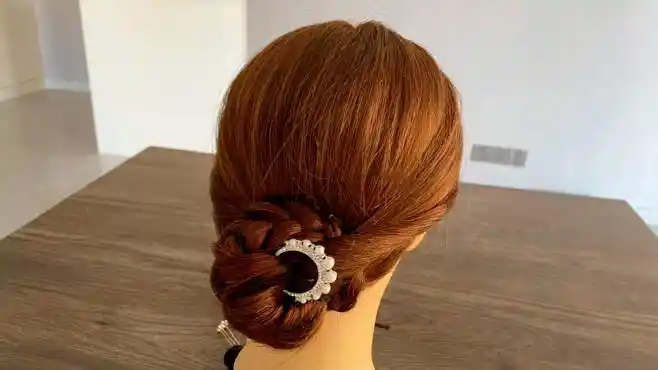 日常盘发礼服盘发穿裙子也可以的盘发,其实都是这么简单的