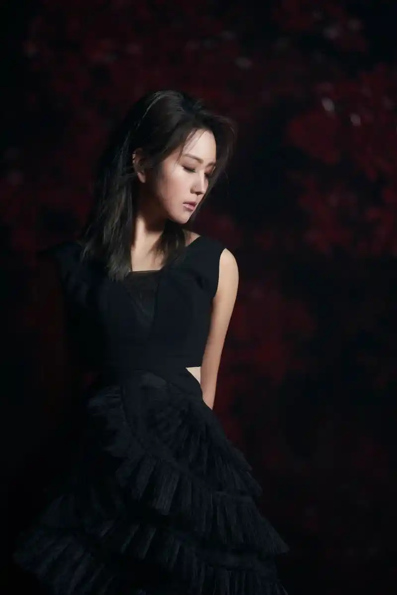 何洁用一首歌的时间,划破两季的绚烂