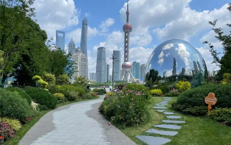 夏日上海北外滩滨江绿地景色随拍