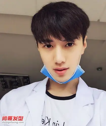 90后微博帅哥子洋生活照示范韩式潮男造型4