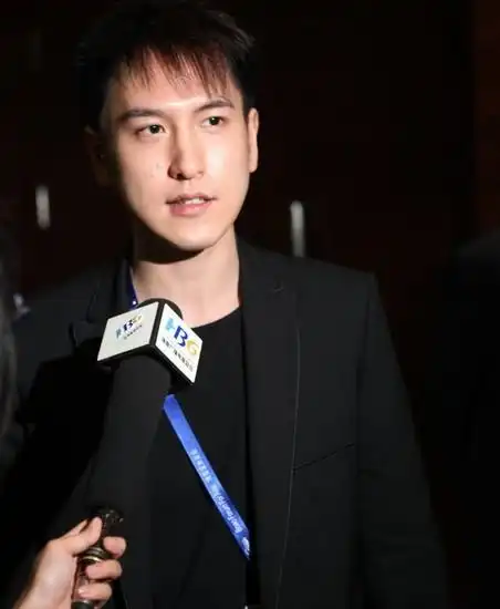 传周迅拿下地产大腕汤珈铖汤臣集团少东家揭秘