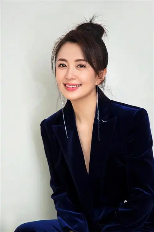 回顾演员杨童舒低调嫁圈外老公恩爱13年生一子被婆家宠成公主