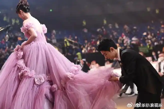 uniq-王一博&@李现ingcos四大才子  @胡歌@刘亦菲@刘诗诗@杨幂排排坐