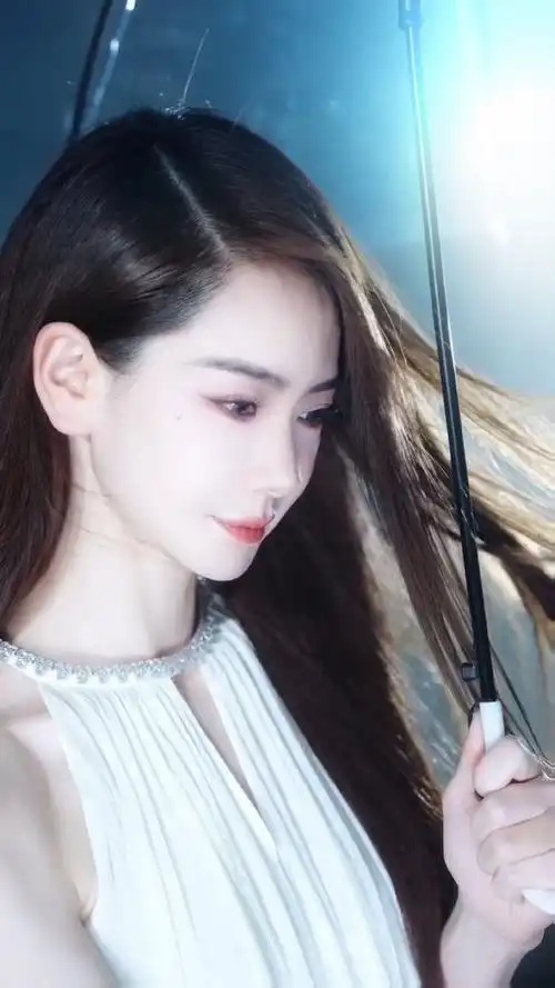 戚薇白色无袖长裙##戚薇有自己的救赎文学