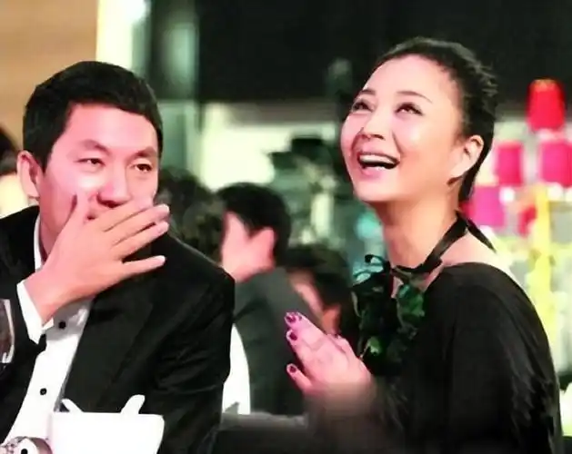 殷桃离婚14年后至今单身未嫁靠实力翻红托起父母晚年