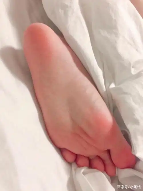 来看看脚底板子