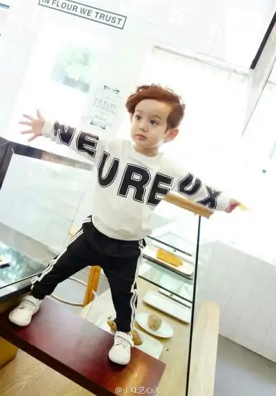 《放开我北鼻》的中美混血宝宝,萌娃jackson周嘉诚,帅气不失可爱的男