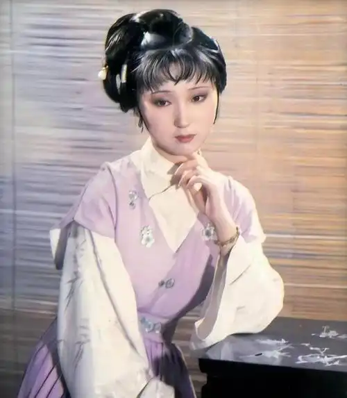 红楼梦之谜贾宝玉送给黛玉的两块旧手帕到底意味着什么