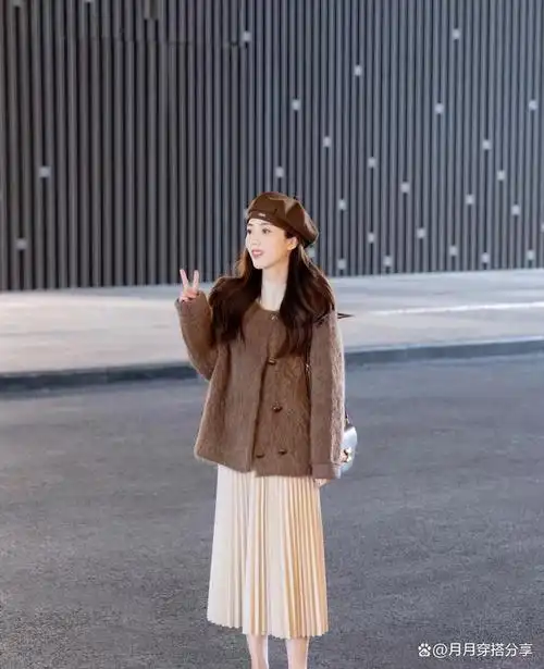 那么,小个子女生该如何穿搭才能展现出自己的魅力呢?