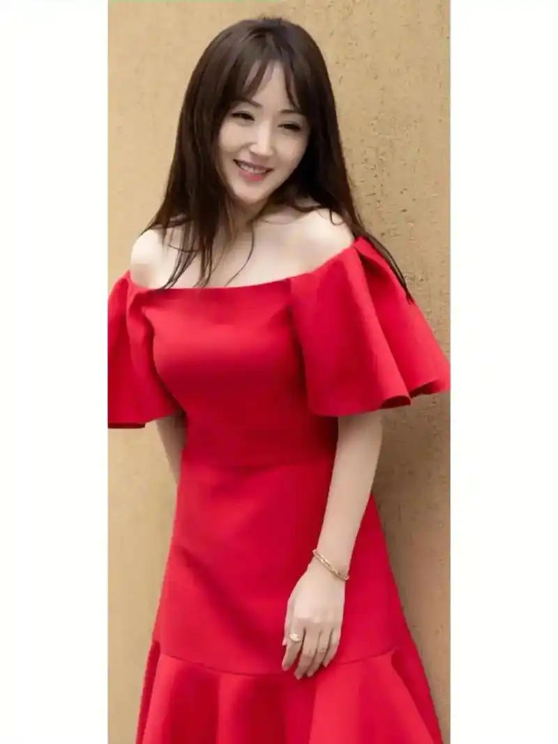 杨钰莹,1971年5月11日出生于中国江西省南昌市新建区石岗 - 抖音