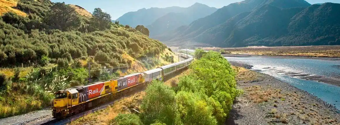 孤独星球系列全世界最棒的火车旅程都在这里