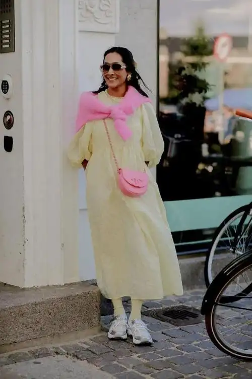 只要用银色运动鞋来搭配,都能衬托出其独特的"仙酷"范儿