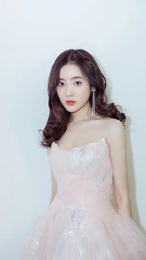 王梓薇清新甜美写真手机壁纸