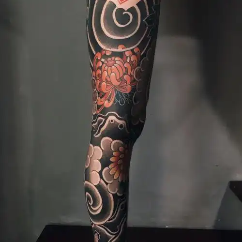 老传统花腿蛇盘菊花_纹身吧社区 - 纹身大咖