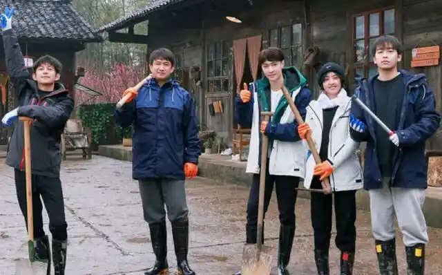 张子枫回应张艺兴