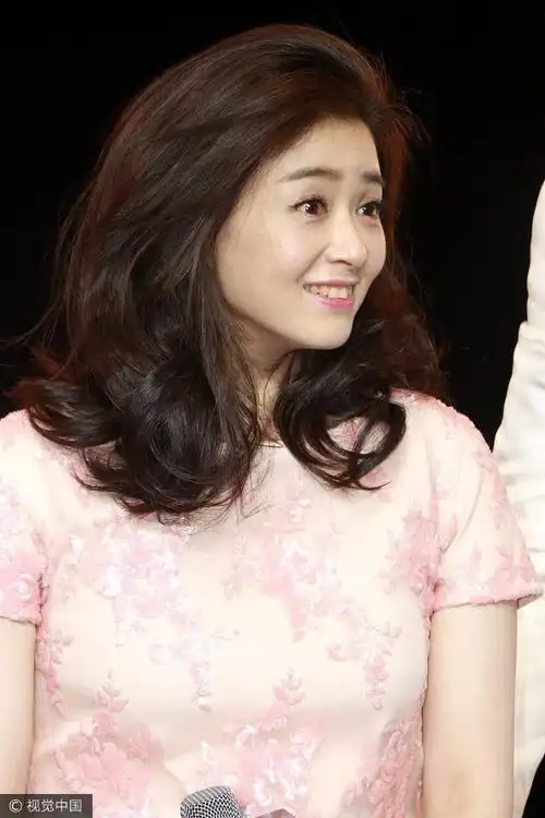 蒋欣瘦30斤现身变这样 频露狂笑表情丰富