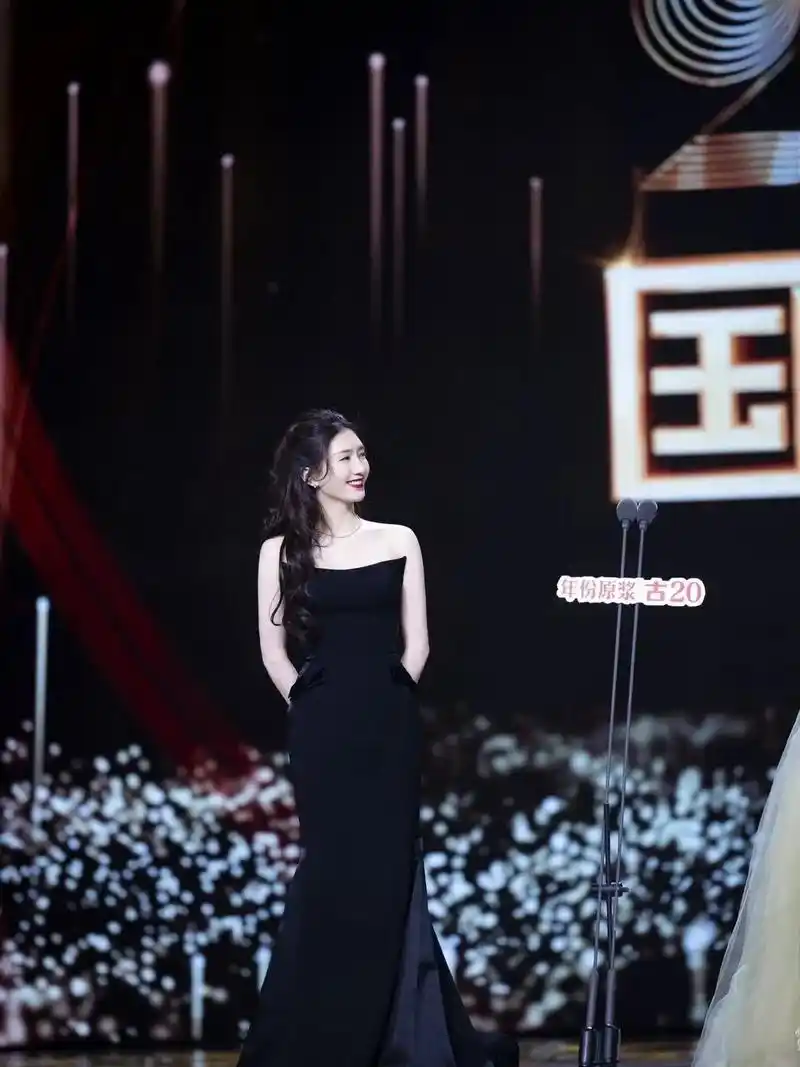 江疏影 江江的身材好好哦#明星 #大长腿 #爱了爱了 #好 - 抖音