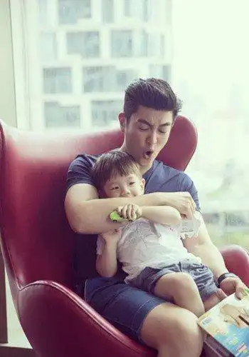 霍思燕儿子嗯哼撞脸胡一统妈妈是超人3嗯哼呆萌可爱狂圈粉