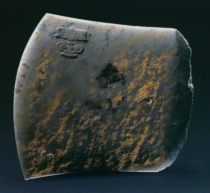 反山m12玉钺王#像这样成组成单元地展出良渚社会中最高统治者的玉器