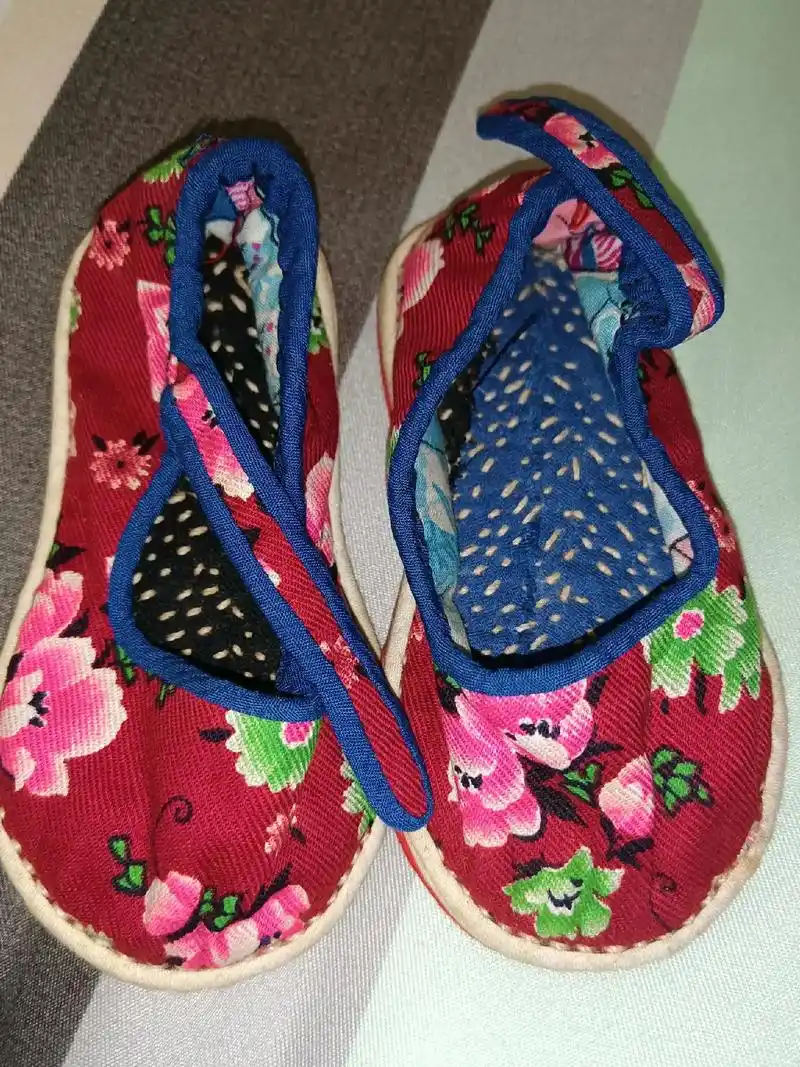 纯手工刺绣 #纯手工千层底布鞋 #纯手工打造 #限量版 # - 抖音