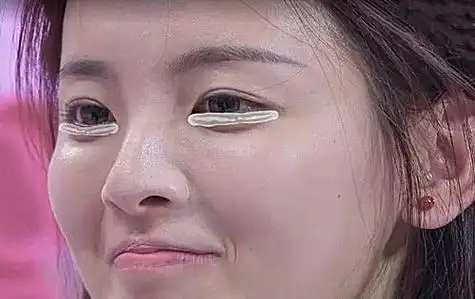 杨超越被要求当场卸妆,看到素颜后的真实面容,网友:真不敢相信_网易